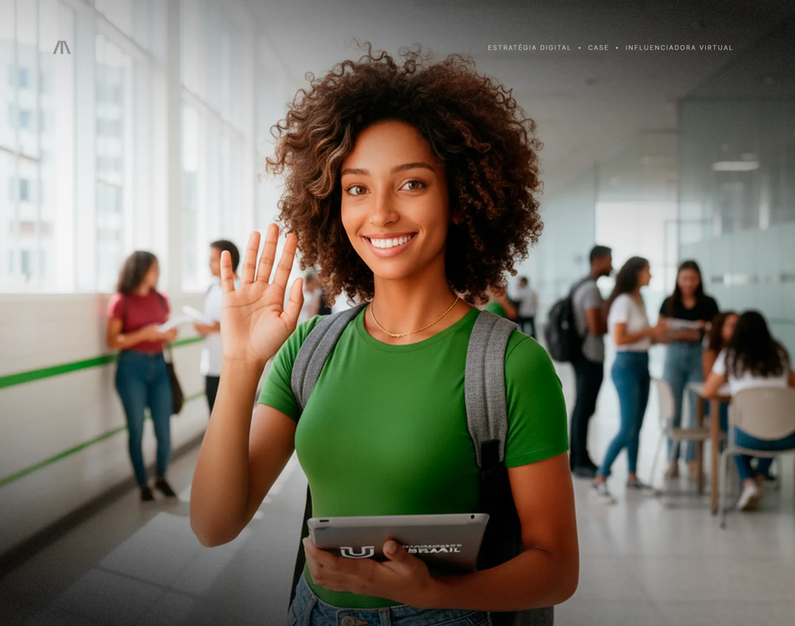 A Gau, influenciadora virtual do Grau Técnico, em ambiente de campus técnico segurando um tablet da marca, com estética jovem e identidade visual maximalista